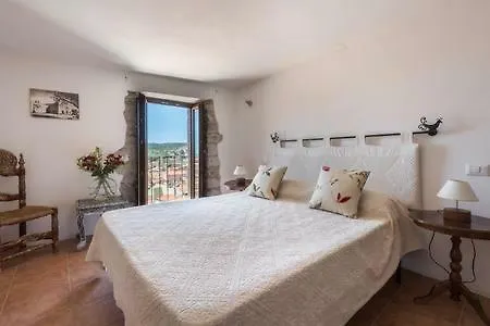 בית נופש The Tower House With A Gorgeous Terrace בוסה