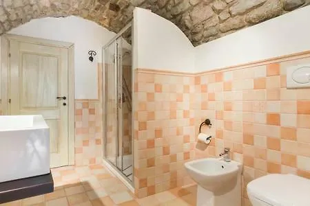 בית נופש The Tower House With A Gorgeous Terrace *
