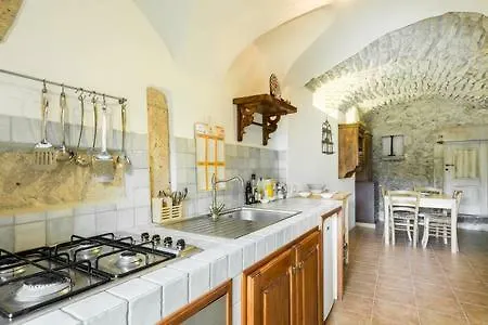 בית נופש The Tower House With A Gorgeous Terrace *